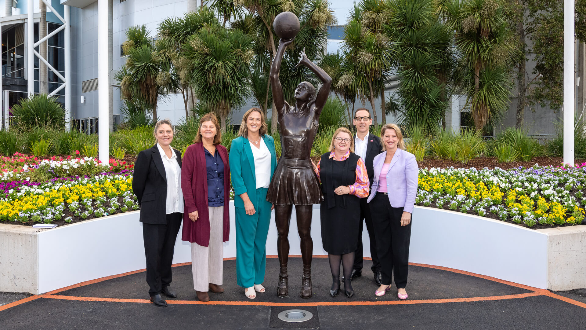 Tribute to Victorian netball great unveiled at John Cain Arena